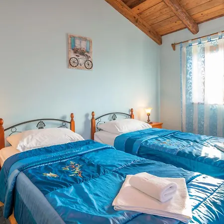 Valverana, With A Bike To The Beach. Bikes Provided! * Sisan