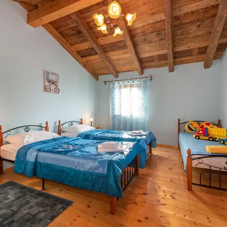 Valverana, With A Bike To The Beach. Bikes Provided! Holiday home Sisan